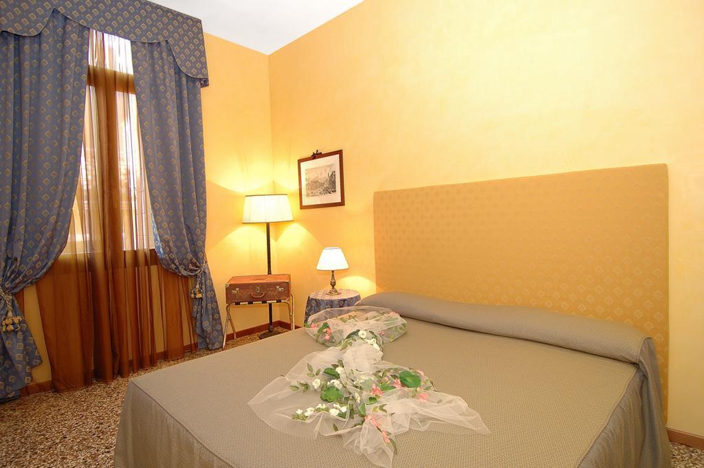 Residence Odoni Venedig Zimmer foto